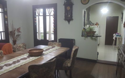 Casa en PH frente a Plaza Saraví – Centro