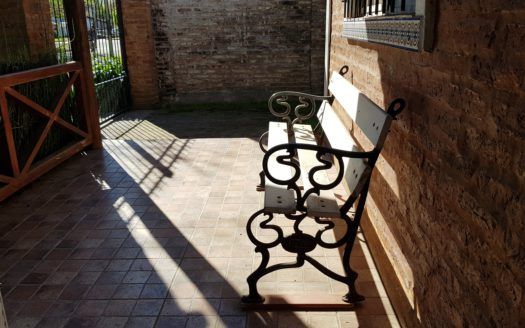 Casa y amplio lote sobre Av. Scully – RETASADA