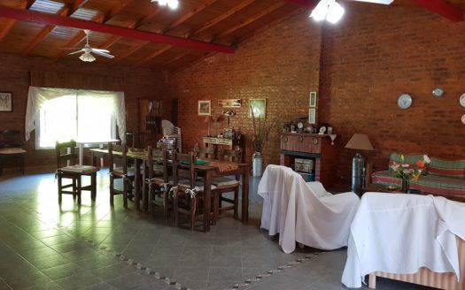 Casa y amplio lote sobre Av. Scully – RETASADA