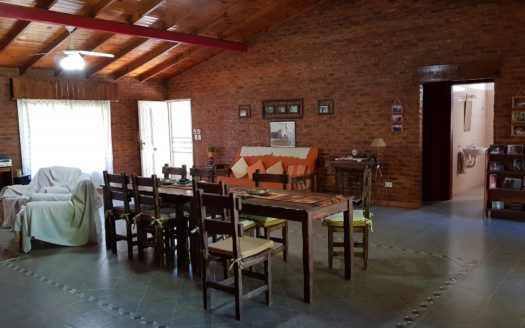 Casa y amplio lote sobre Av. Scully – RETASADA