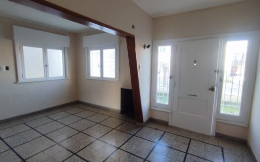 CASA CENTRO – 2 dormitorios – a reciclar