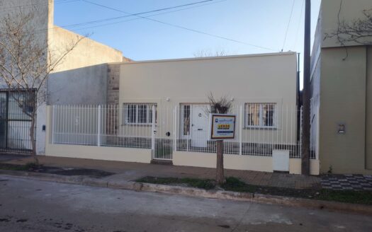 CASA CENTRO – 2 dormitorios – a reciclar