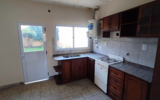 CASA CENTRO – 2 dormitorios – a reciclar