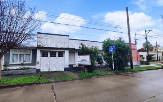 VENTA CASA EN ZONA CENTRICA – 2 dormitorios y jardín