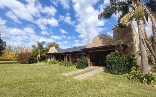 Impecable Chacra en barrio rural – PILETA
