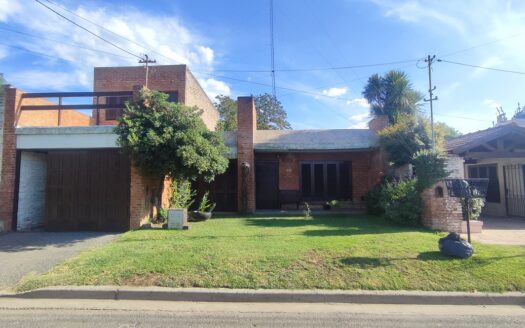 Casa de 4 dormitorios – Centro urbano