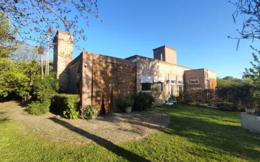 Casa en Barrio San Francisco – 990 m2