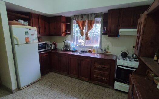 Casa a remodelar en AZCUENAGA – 476 m2